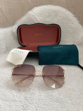 Authentic Gucci Women’s Gold Frame Sunglasses with Pink/Purple Gradient Lenses